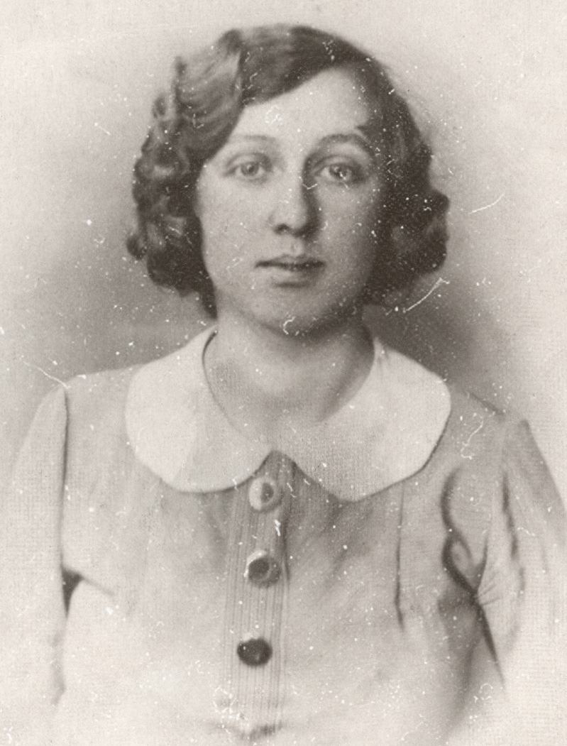 Elizabeth Kindelmann as a young woman, monochrome portrait
